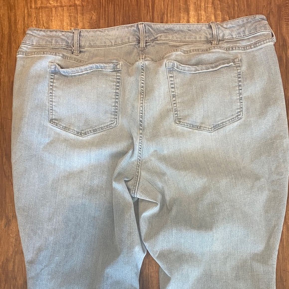 Torrid Light Blue Women's Straight-Leg Jeans size 26T - Picture 5 of 5